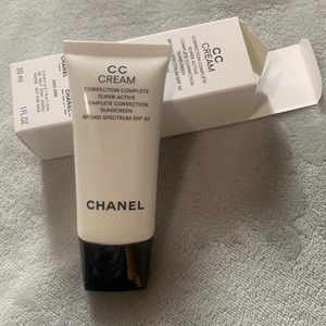 CHANEL CC CREAM SUPER ACTIVE
COMPLETE CORRECTION
SUNSCREEN SPF 50 20 Beige